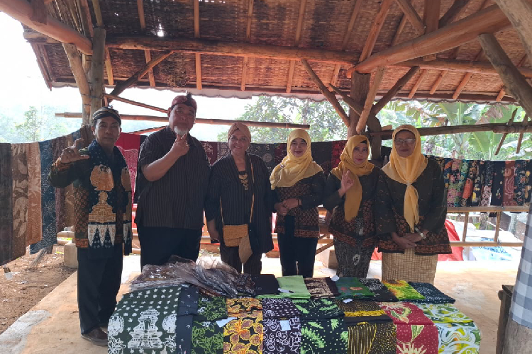 Lerok-Srudinan-Warnai-Pasar-Kawulo-Singhasari-B.jpg