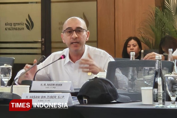 Anggota Komisi IV DPR RI Nasim Khan memberikan tanggapan soal puluhan wamen rangkap jabatan (FOTO: Moh Bahri/TIMES Indonesia)