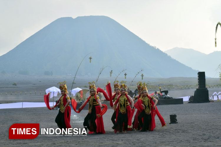 Panggung-Eksotika-Bromo-2025-a.jpg