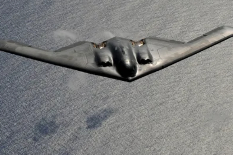Presiden AS Donald Trump mengerahkan jet pengebom siluman B-2 untuk menyerang Iran.