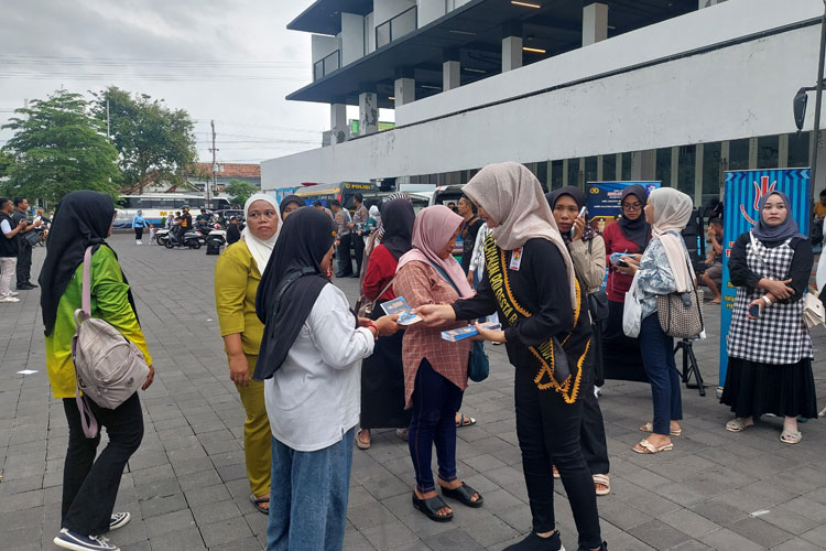 Sambut Hari Bhayangkara, Polresta Banyuwangi Gelar Pelayanan Publik di Car Free Day