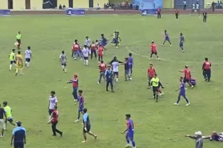 Sempat Ricuh, Tim Sepakbola Putra Kota Malang Kunci Tiket 8 Besar Porprov Jatim IX 2025