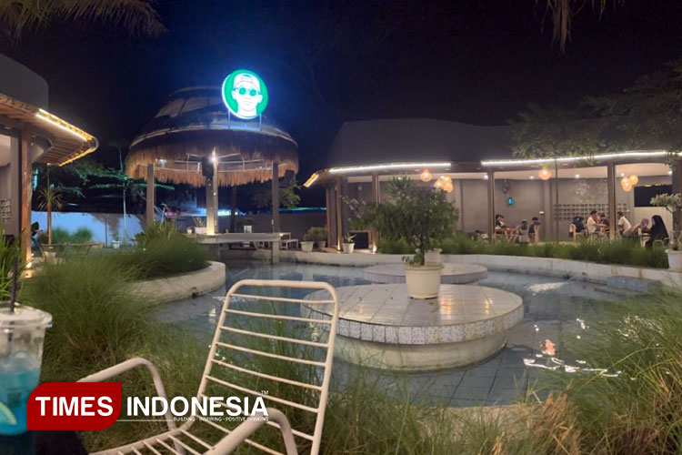 Suasana malam hari di Bento Kopi Sawojajar, Malang. (Foto: Khodijah SIti/TIMES Indonesia)