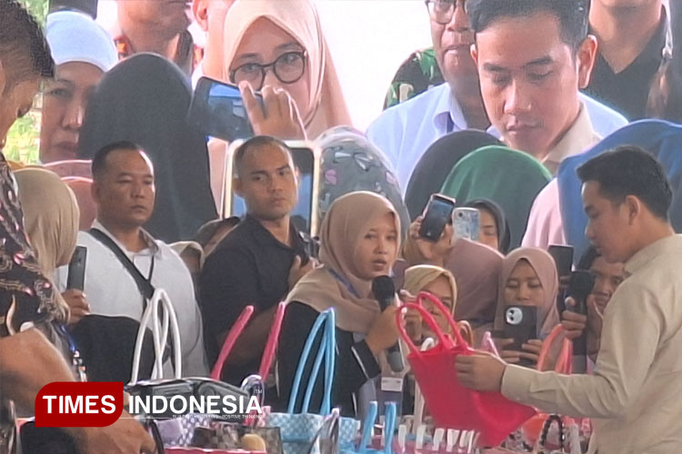 Riuh Tepuk Tangan Sambut Wapres Gibran di Banyuwangi