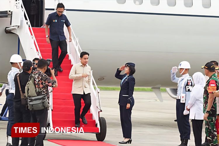 Wapres RI, Gibran Rakabuming Raka tiba di Bandara Udara Blimbangsari, Banyuwangi. (FOTO: Dok. TIMES Indonesia)
