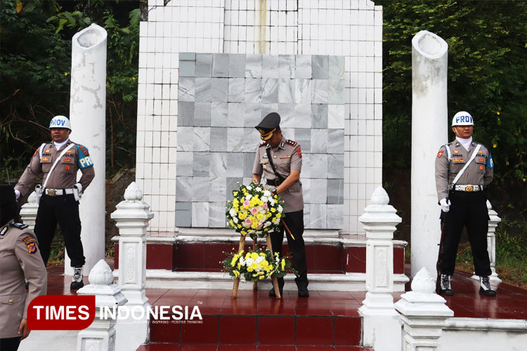 Majalengka Hening di Kala Bhayangkara Mengikat Janji di Atas Pusara