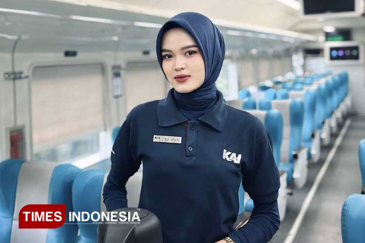 Pramugari Kereta Api, Lia Ainun Nisa. (FOTO: Lia for TIMES Indonesia)