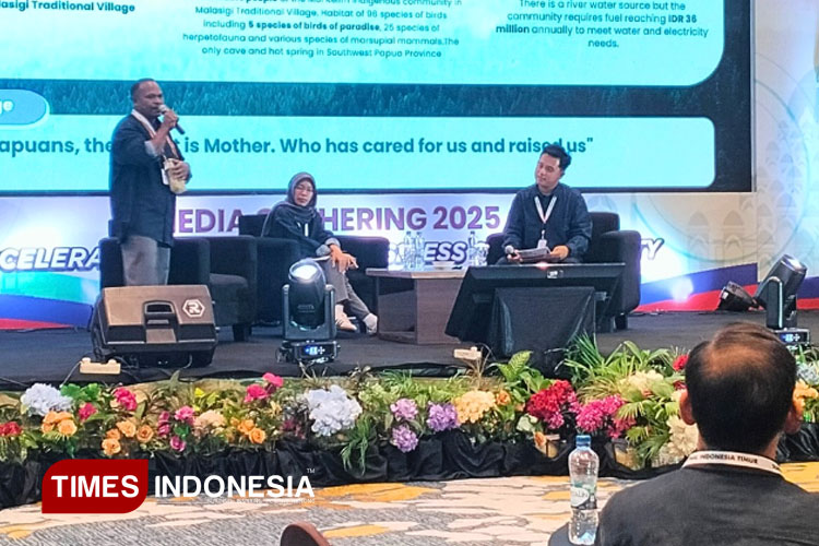 Menase Fami, Mutiara Hitam dari Papua yang Menjaga Hutan dan Menghidupkan Kampung Adat Malasigi