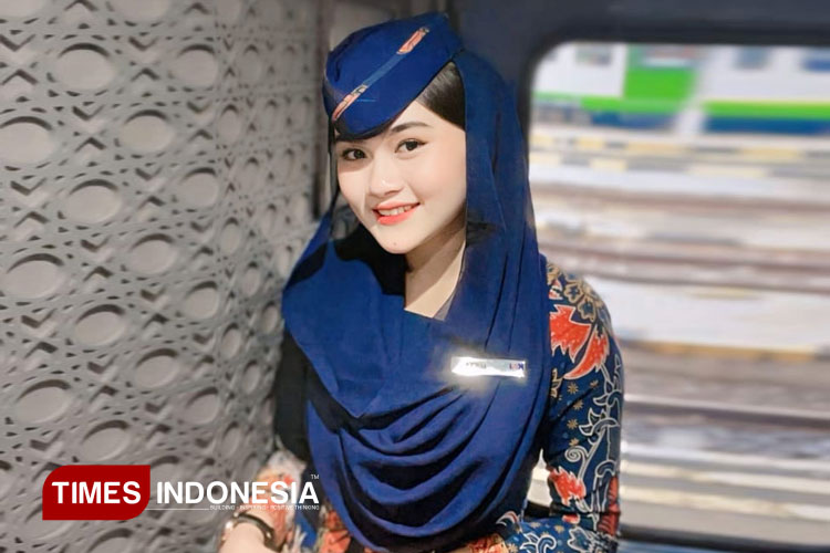 Pramugari Kereta Api, Miftahul Nur Khotimatus Sa’adah. (FOTO: Mifta for TIMES Indonesia)