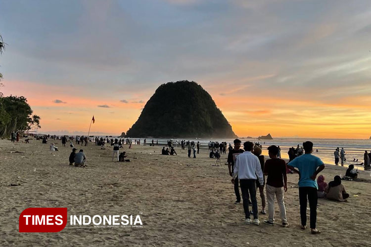 Pantai-Merah.jpg