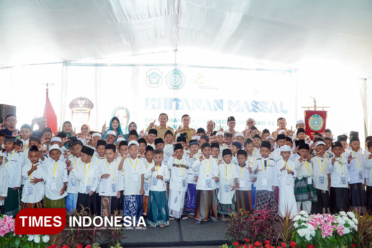 Hari Jadi Lamongan, Ratusan Anak Jalani Khitan Laser dan Dapat Edukasi Kesehatan