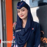 Kisah Haru Sefira Fitriani, Pramugari KAI yang Berjuang Demi Senyum Orang Tua Terkasih
