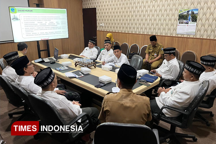 Pengurus Ponpes Nurul Jadid saat studi tiru ke Pemkab Probolinggo (FOTO: Ponirin for TIMES Indonesia)