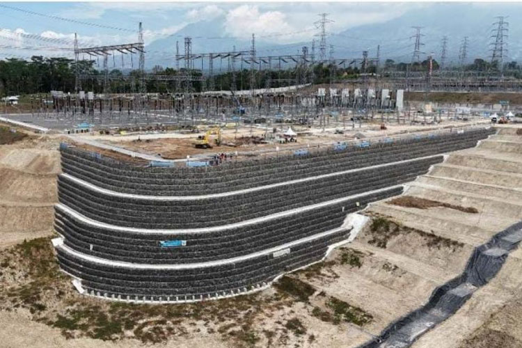 Aplikasi Solusi MSE Wall di Gardu Induk PLN Ampel -Boyolali. (FOTO: ist)
