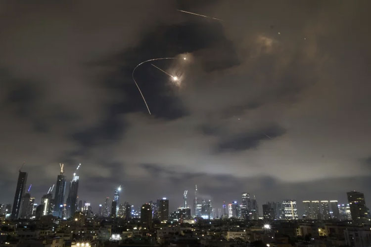 Donald Trump Sebut Iran dan Israel Sepakati Gencatan Senjata