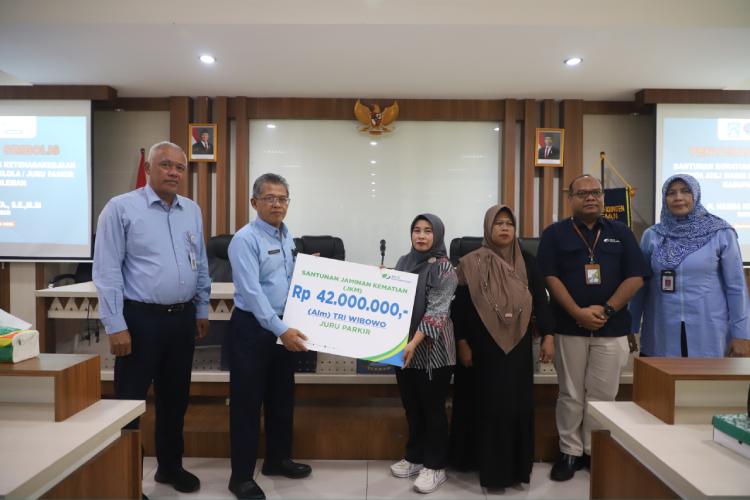 Ahli Waris Pengelola Parkir Sleman Terima Santunan Kematian dari BPJS Ketenagakerjaan