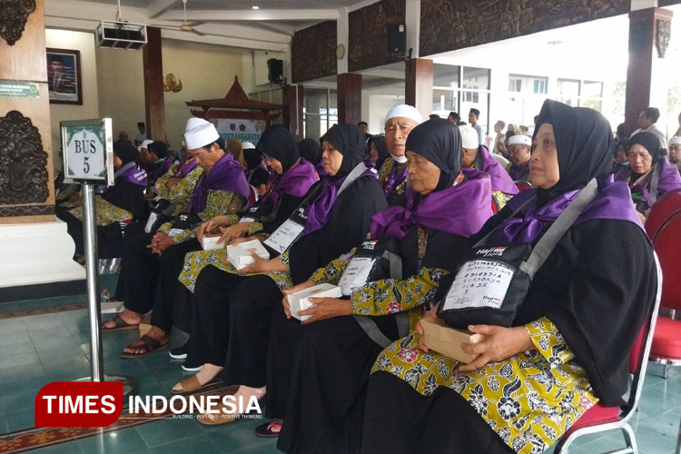 mengantarkan-jemaah-haji-2.jpg