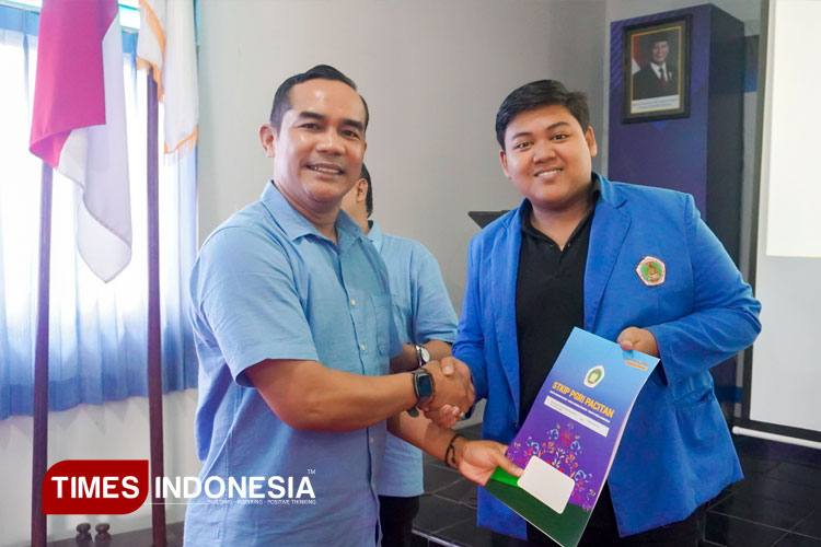 Komitmen Cetak Generasi Unggul, STKIP PGRI Pacitan Apresiasi Mahasiswa Berprestasi