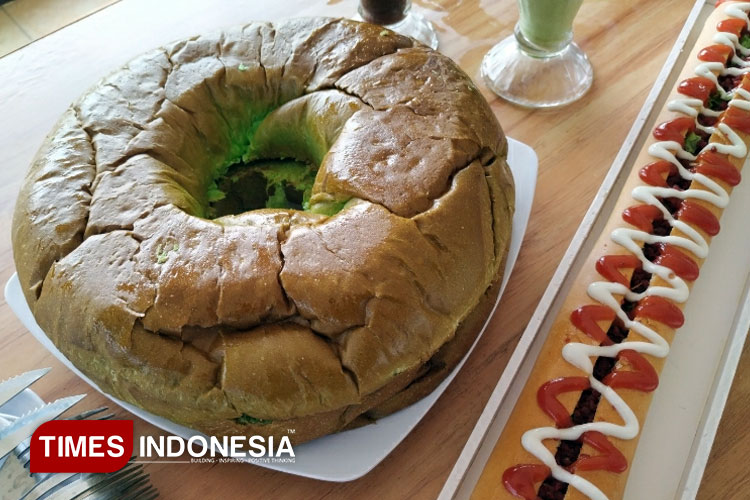 Kuliner Legendaris Burger Buto Hadir untuk Masyarakat Kediri