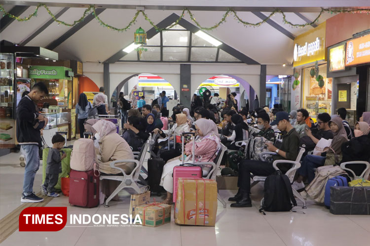 KA-di-Stasiun-Bandung-2.jpg
