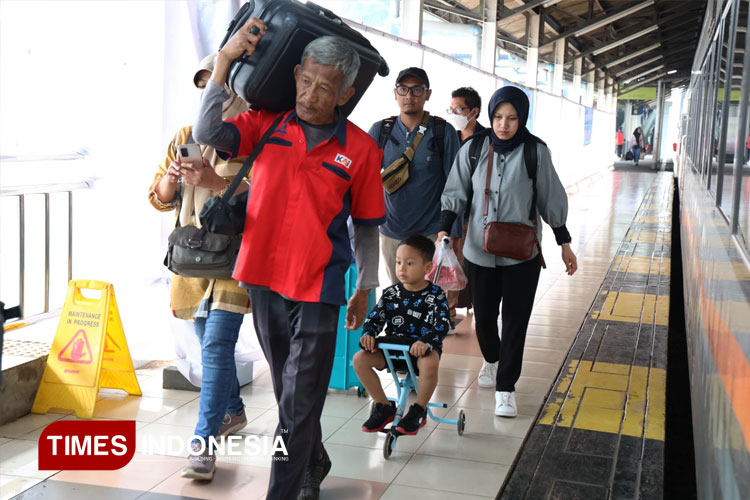 KAI Daop 2 Bandung Imbau Pelanggan Patuhi Aturan Perjalanan Selama Libur Panjang dan Sekolah