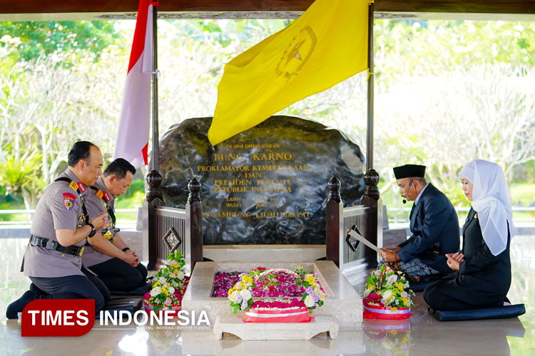 Gubernur Khofifah Dampingi Kapolri Ziarah Makam Bung Karno, Kuatkan Semangat Nasionalisme