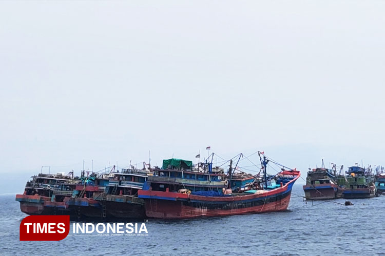 Gelombang Setinggi 4 Meter Landa Perairan Banyuwangi Hingga 3 Hari Kedepan