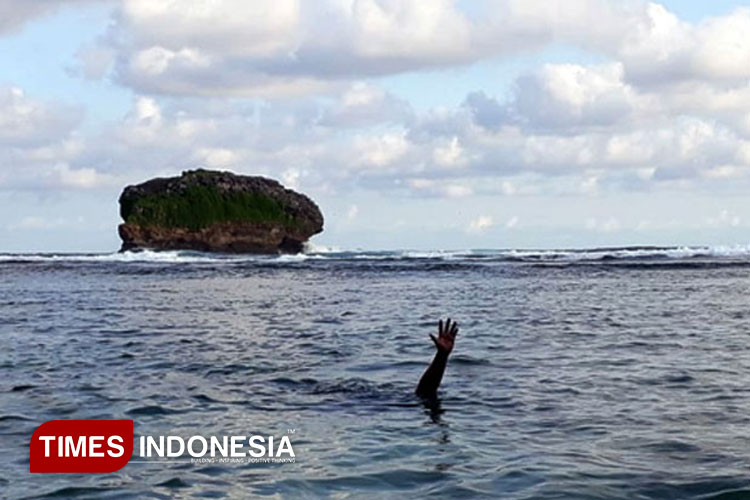IIustrasi - orang tenggelam di laut. (FOTO:TIMES Indonesia)