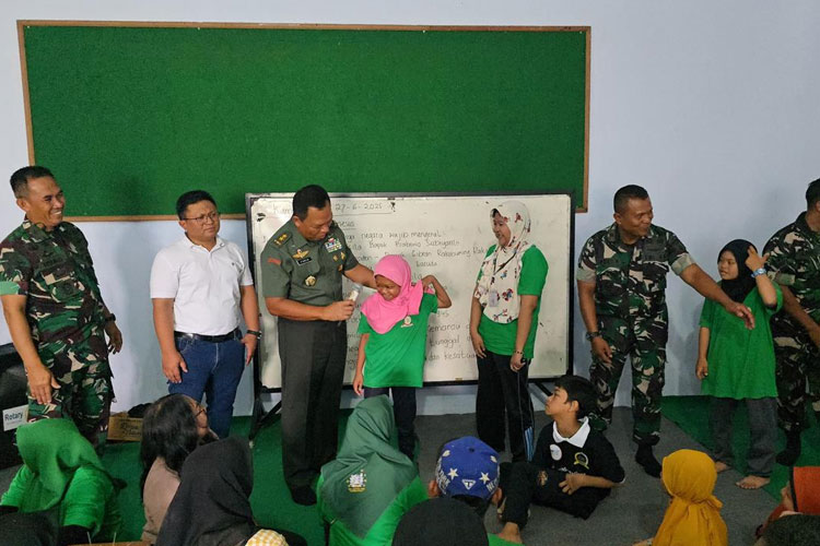 Mayjen TNI Farid Makruf Ajak Masyarakat Peduli Anak-Anak Disabilitas