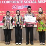 Peduli UMKM hingga Pendidikan, Bank Jatim Gencar Serahkan CSR