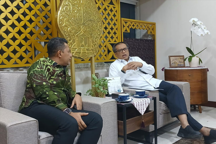 Bupati Probolinggo Gus Haris bertemu dengan Sekjen Kementerian PUPR di Jakarta. (Foto: Jalil/TIMES Indonesia)