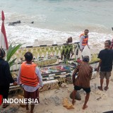 Warga Jetak Pacitan Hidupkan Tradisi Satu Suro dengan Larung Sesaji di Pantai Pidakan