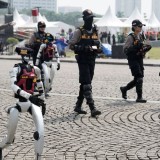 Robot Humanoid Polri Curi Perhatian Jelang Puncak Hari Bhayangkara ke-79 di Monas
