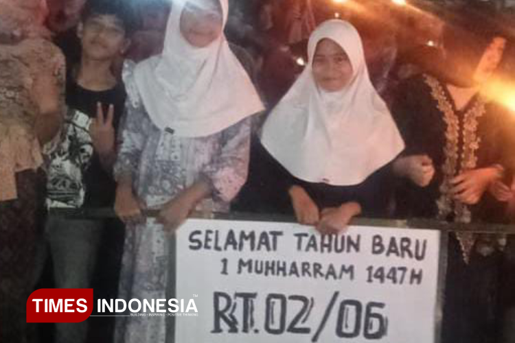 'Pocong' 'Tuyul' Ramaikan Pawai Obor Tahun Baru Islam di Cianjur