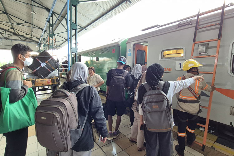 Liburan Tahun Baru Islam, Stasiun Madiun Kebanjiran Penumpang