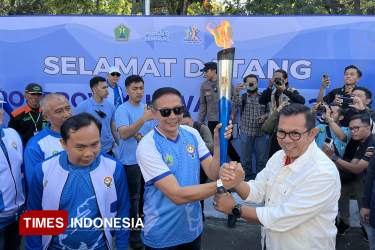 Obor Porprov Jatim 2025 Tiba di Kota Malang, Diarak Keliling Lima Kecamatan