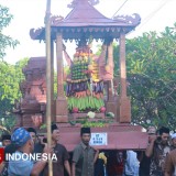 Dari Gunungan hingga Pusaka: Warga Krejengan Probolinggo Rayakan Kadisah