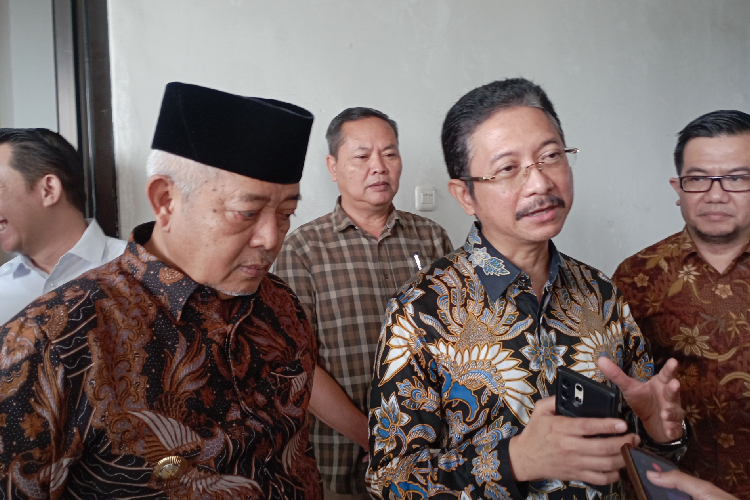 Bupati Malang Sanusi dan Direktur Keuangan RS Harapan Kita, Tri Hartono R , saat meninjau pelaksanaan program proctorship intervensi non bedah kardiovaskular, di RSUD Kanjuruhan, Kabupaten Malang, Sabtu (28/6/2026). (Foto: Amin/TIMES Indonesia)