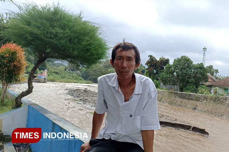 Salah satu korban banjir Alasmalang 2018 lalu, Muhammad Ariko (56). (FOTO: Ikromil Aufa/TIMES Indonesia)