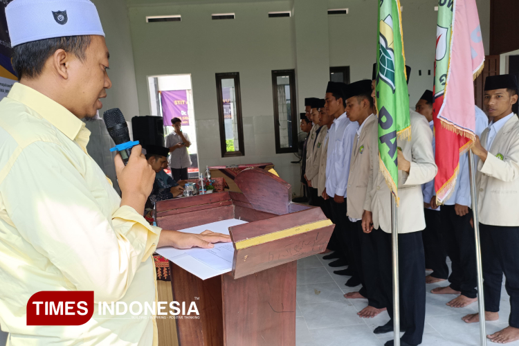 Prosesi pelantikan pengurus HIMA dan Talkshow Inspiratif di STIT UW Jombang, Sabtu (28/6/2025). (FOTO: Rohmadi/TIMES Indonesia)