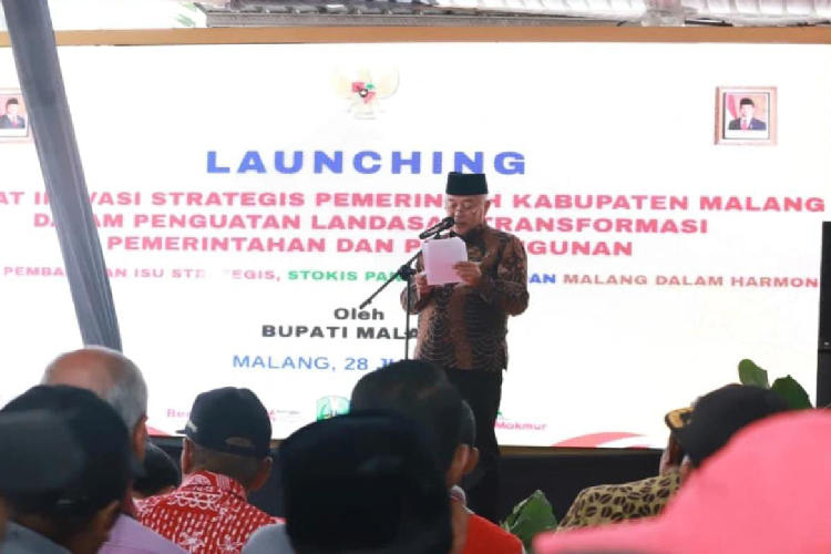 Bupati Malang HM Sanusi saat melaunching empat inovasi strategis transformasi pemerintahan dan pembangunan di Wonomulyo, Poncokusumo, Kabupaten Malang, Sabtu (28/6/2025). (Foto: Prokopim for TIMES Indonesia)
