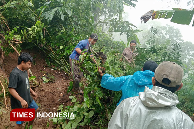 Sungai Badeng Meluap, Hanyutkan Seorang Remaja di Banyuwangi