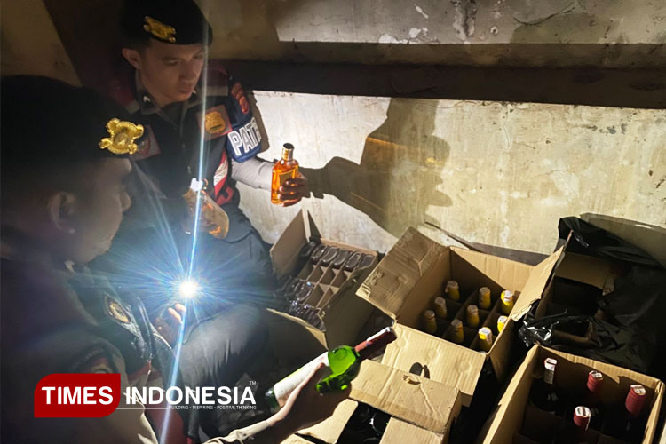 Gulung Sebelum Mabuk! Polres Majalengka Amankan Puluhan Botol Miras