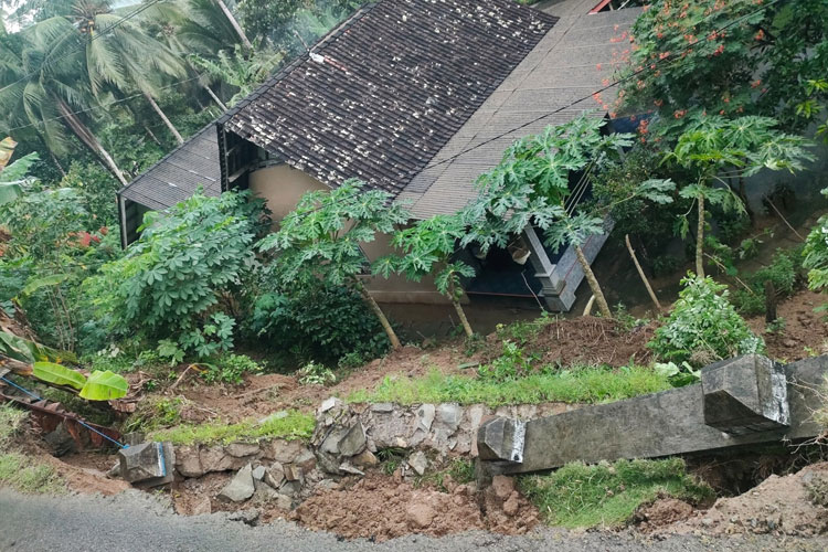 Hujan Deras dan Cuaca Ekstrem Picu Longsor di Pacitan, Rumah Warga Terancam