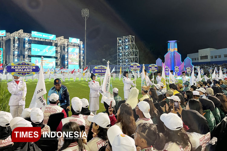Para atlet di pembukaan Porprov IX Jatim 2025. (FOTO: Rizky Kurniawan Pratama/TIMES Indonesia)