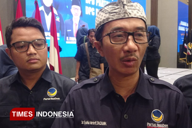 Pelantikan-Pengurus-DPD-Partai-NasDem-Kota-Surabaya-di-Swiss-Belhotel-Darmo-b.jpg