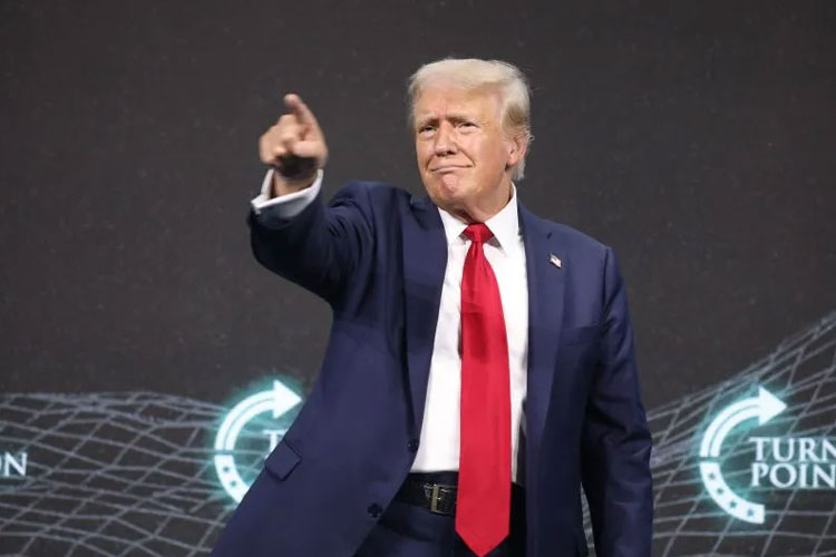 Presiden Amerika Serikat Donald Trump mengancam akan kembali melakukan serangan militer ke Iran jika negara tersebut tidak menghentikan proyek nuklirnya.