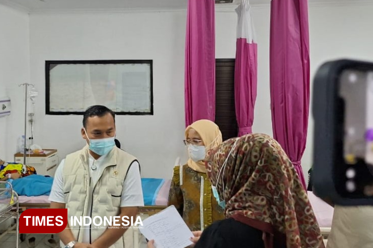 Di RSUD Lembang Bandung, Menteri Wihaji Jadi Saksi Kelahiran Bayi di Momen Harganas