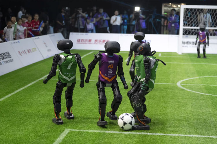 Bukan Timnas Sepak Bola, Tapi Robot Humanoid yang Bikin Heboh Penonton di Beijing