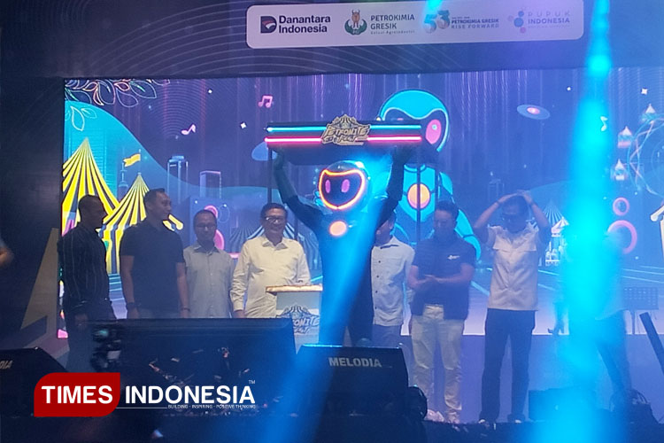 berjubel-antre-di-stand-binaan-warga-ring-1-Petrokimia-Gresik-2.jpg